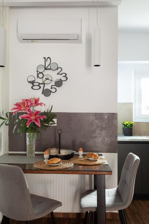 Seaside Apartment By Flisvos Marina Atene Esterno foto