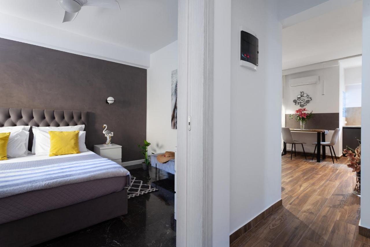 Seaside Apartment By Flisvos Marina Atene Esterno foto