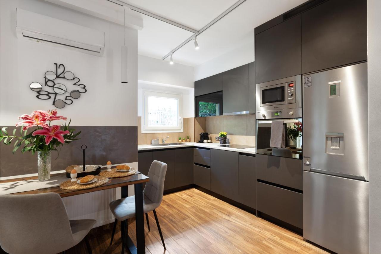 Seaside Apartment By Flisvos Marina Atene Esterno foto