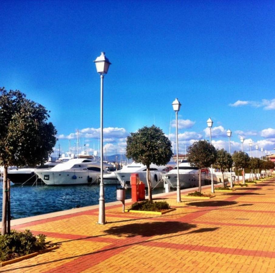 Seaside Apartment By Flisvos Marina Atene Esterno foto